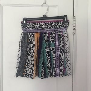 Multicolor flows skirt